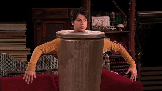 File:Wizards of Waverly Place - 3x17 - Dude Looks Like Shakira - Max Dustbin.jpg