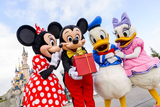 File:Bon anniversaire mickey dlp.jpg
