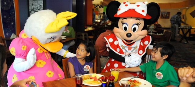 File:Minnie daisy Disney's PCH Grill.jpg