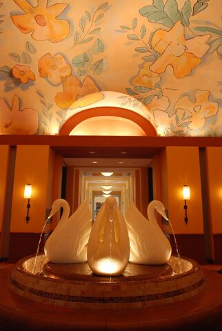 File:DisneySwanFountain.jpg