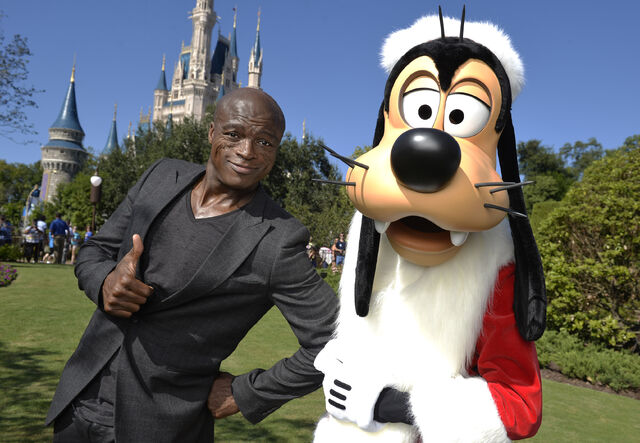 File:2015 Disney Parks Unforgettable Christmas Celebration 08.jpg