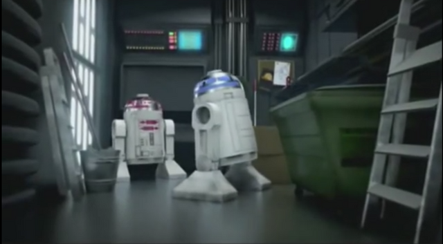 Plik:R2-D2 i różowy droid.png