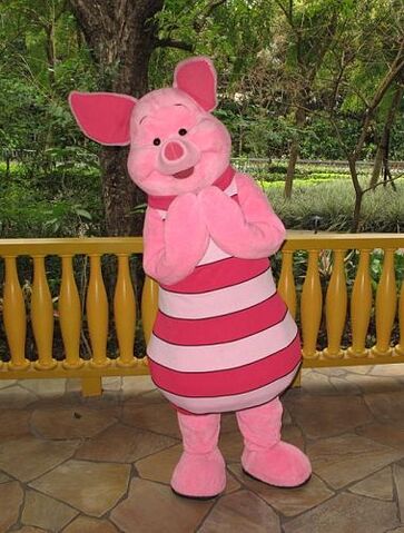 File:Piglet HKDL.jpg