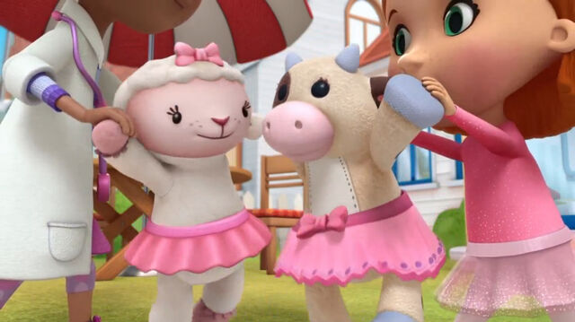 File:Lambie and moo-moo.jpg