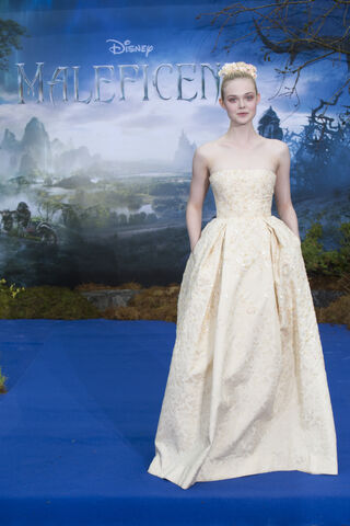 File:WorldofMaleficent fanning2.jpg