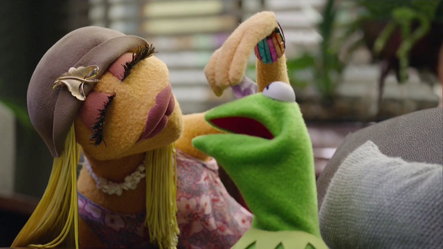 File:TheMuppets-S01E07-JaniceHealing.png