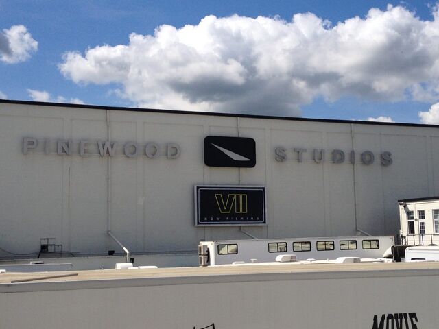 File:PinewoodstudiosepisodeVIISet.jpg