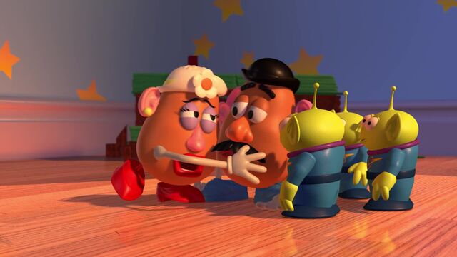 File:Original-Mrs.-Potato-and-Mr.-Potato-Head-and-Little-Green-Men.jpg