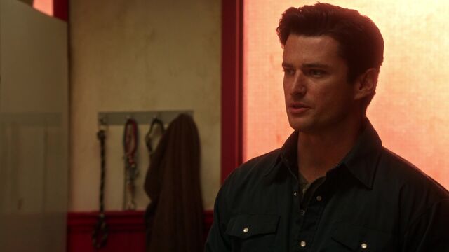 File:Once Upon a Time - 5x17 - Her Handsome Hero - Gaston in Underbrooke.jpg
