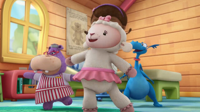 File:Hallie, lambie and stuffy.jpg