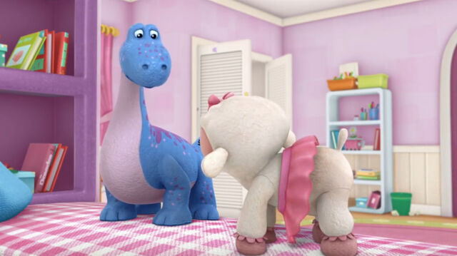 File:Bronty and lambie.jpg