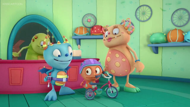 File:Cobby at a bike shop.jpg