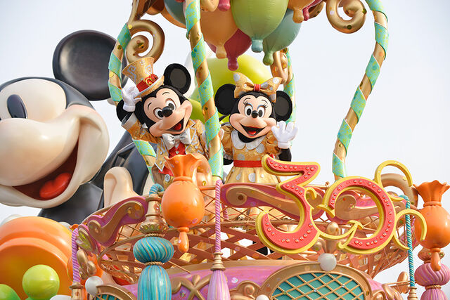 File:TDL30th-Parade-MickeyMinnie.jpg