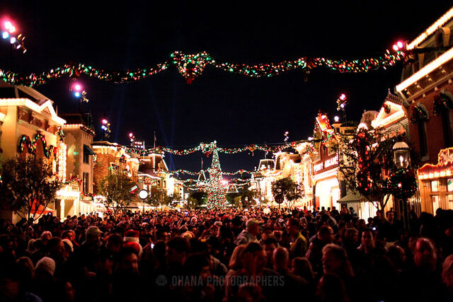 File:Disneyland-Christmas-2011-1.jpg