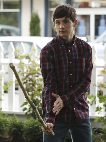 File:Once Upon a Time - 6x03 - The Other Shoe - Photography - Henry.jpg