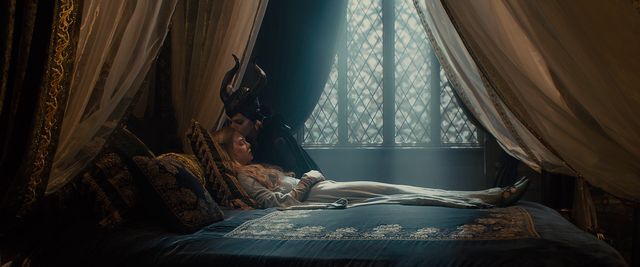 File:Maleficent-kisses-Aurora.png