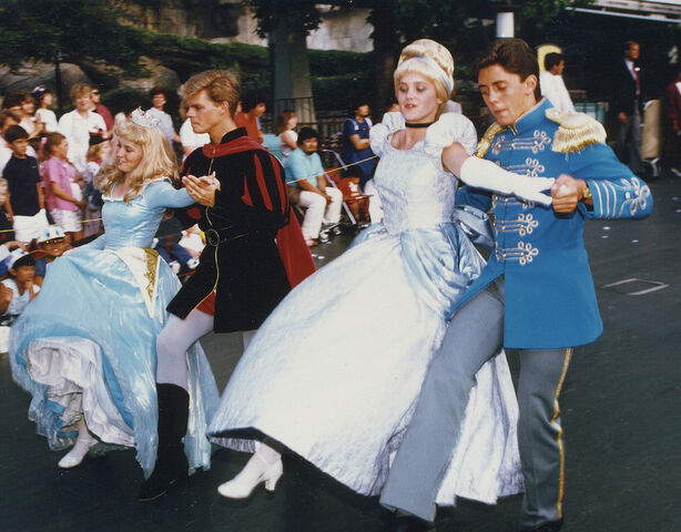 File:Sw50thparadeprincess.jpg