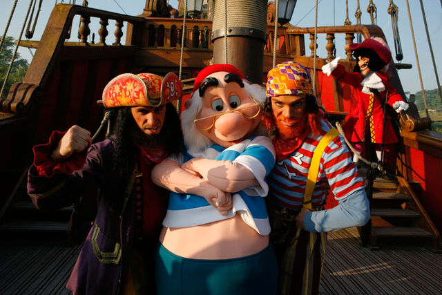File:Hook&Smee Live.jpg