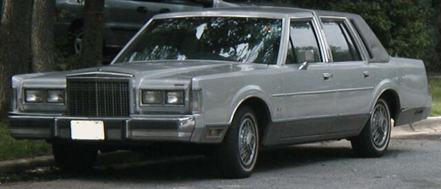 File:1985 Lincoln Town Car.jpg