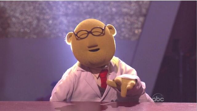 File:Dr. Bunsen Honeydew.jpg