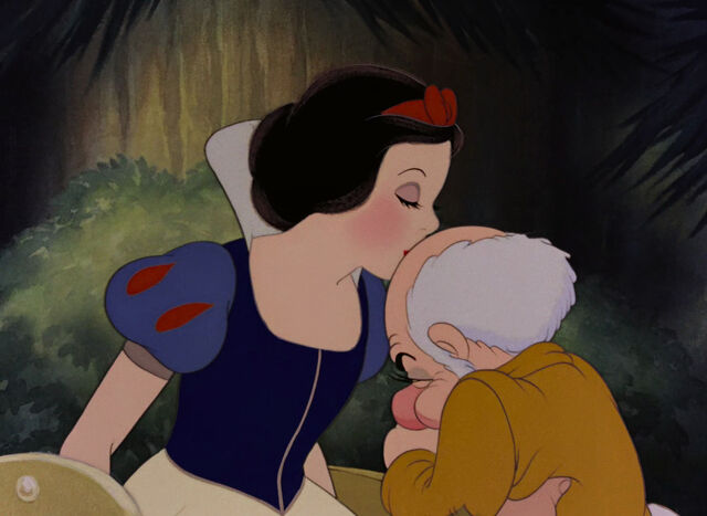 File:Snow-white-disneyscreencaps.com-9533.jpg
