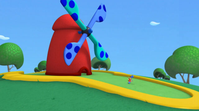 File:Toy marcher at the golf course.jpg