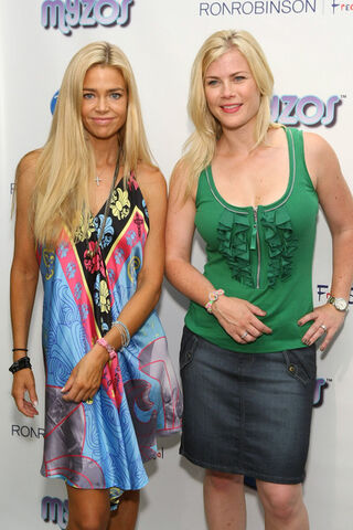 File:Myzos+Presents+Official+Launch+New+Disney+Dy1X92pM578l.jpg