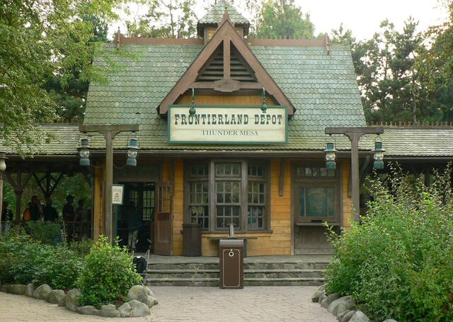 File:Disneyland Railroad Paris Frontierland Depot.jpg