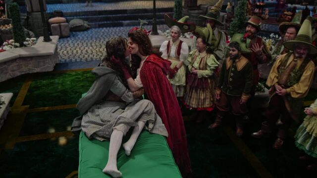 File:Once Upon a Time - 5x18 - Ruby Slippers - Ruby Dorothy Kiss.jpg