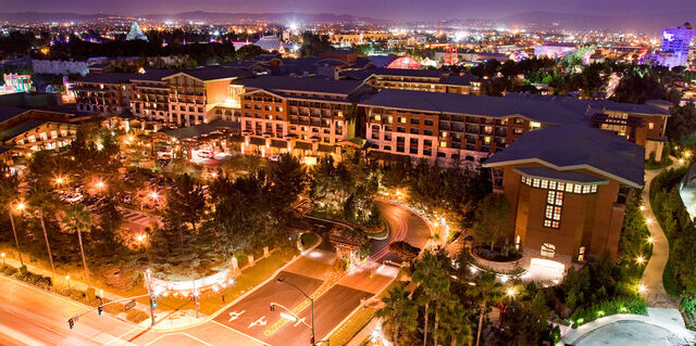 File:Villas-at-grand-californian-hotel-story-01-v1.jpg