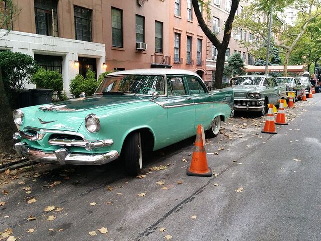 File:St. James Place cars.jpg