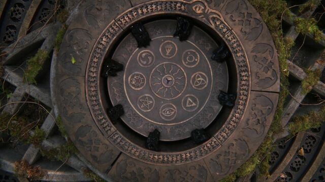 File:Once Upon a Time - 5x08 - Birth - Dark One Vault.jpg