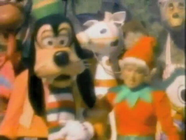 File:GoofyinDisneyland'sChristmasParade.jpg