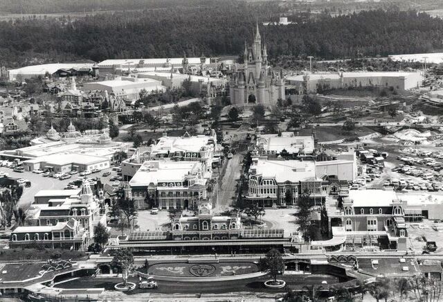 File:Magic Kingdom Construction (08-1971).jpg