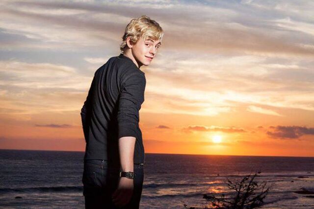 File:RossLynch.jpg