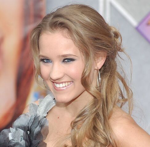File:EmilyOsmentApr09.jpg