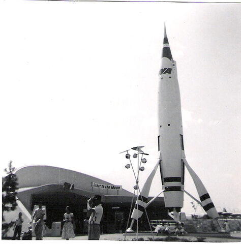 File:Tomorrowland (Disneyland Park - 1955).jpg