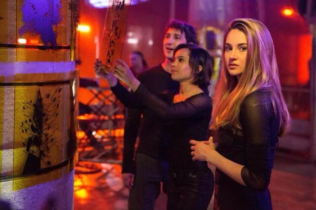 File:Divergent tris+christinastill.jpg