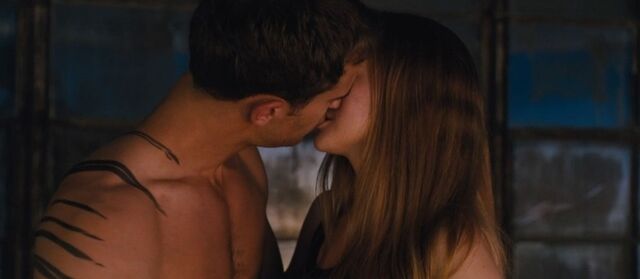File:Shailene-woodley-theo-james-kiss-in-new-divergent-clip-02.jpg