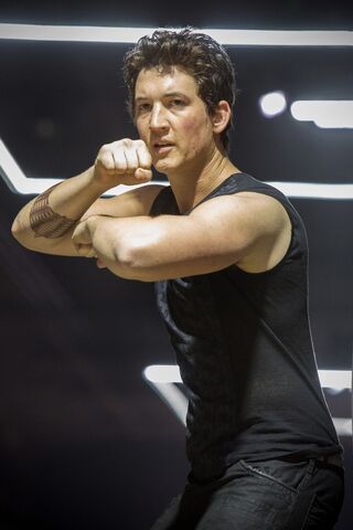 Archivo:Divergentmoviepeter630.jpg