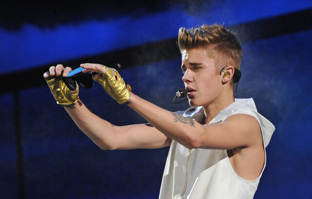 File:Justin+Bieber+In+Concert+K6E4fnL7fmZx.jpg