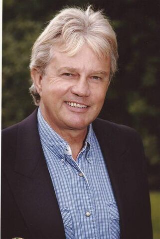 File:Frazer Hines.jpg