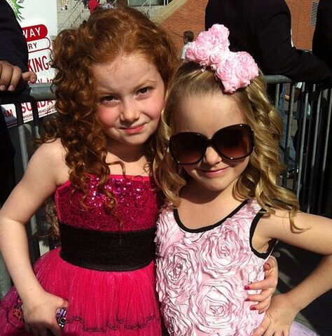 File:Francesca & McKenna.jpg