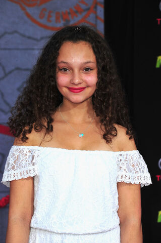 File:Kayla+Maisonet+Muppets+Most+Wanted+Premieres+v7pcvDiPgU3l.jpg