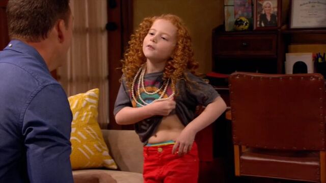 File:Chloe-Belly.jpg