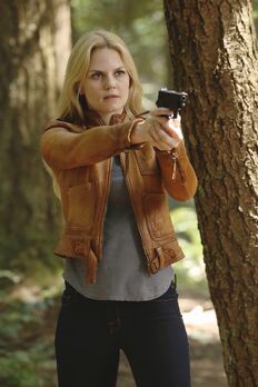 Emma-Swan-Rocky-Road-4x03-Promo-Picture-once-upon-a-time-37641696-1280-1920