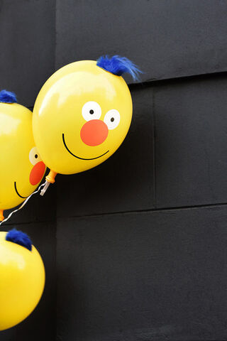 File:Yellow Guy balloons.jpg