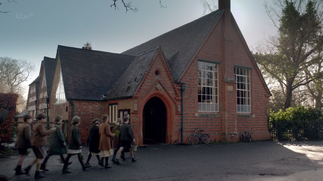 File:DowntonSchoolS5E1.png