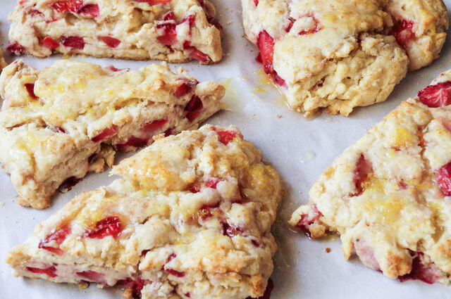 File:Strawberry-scones-with-lemon-glaze-1-of-3.jpg