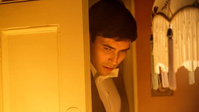File:Mast-da-s5-ep1-downton-fire-ss-05-scale-690x390.jpg